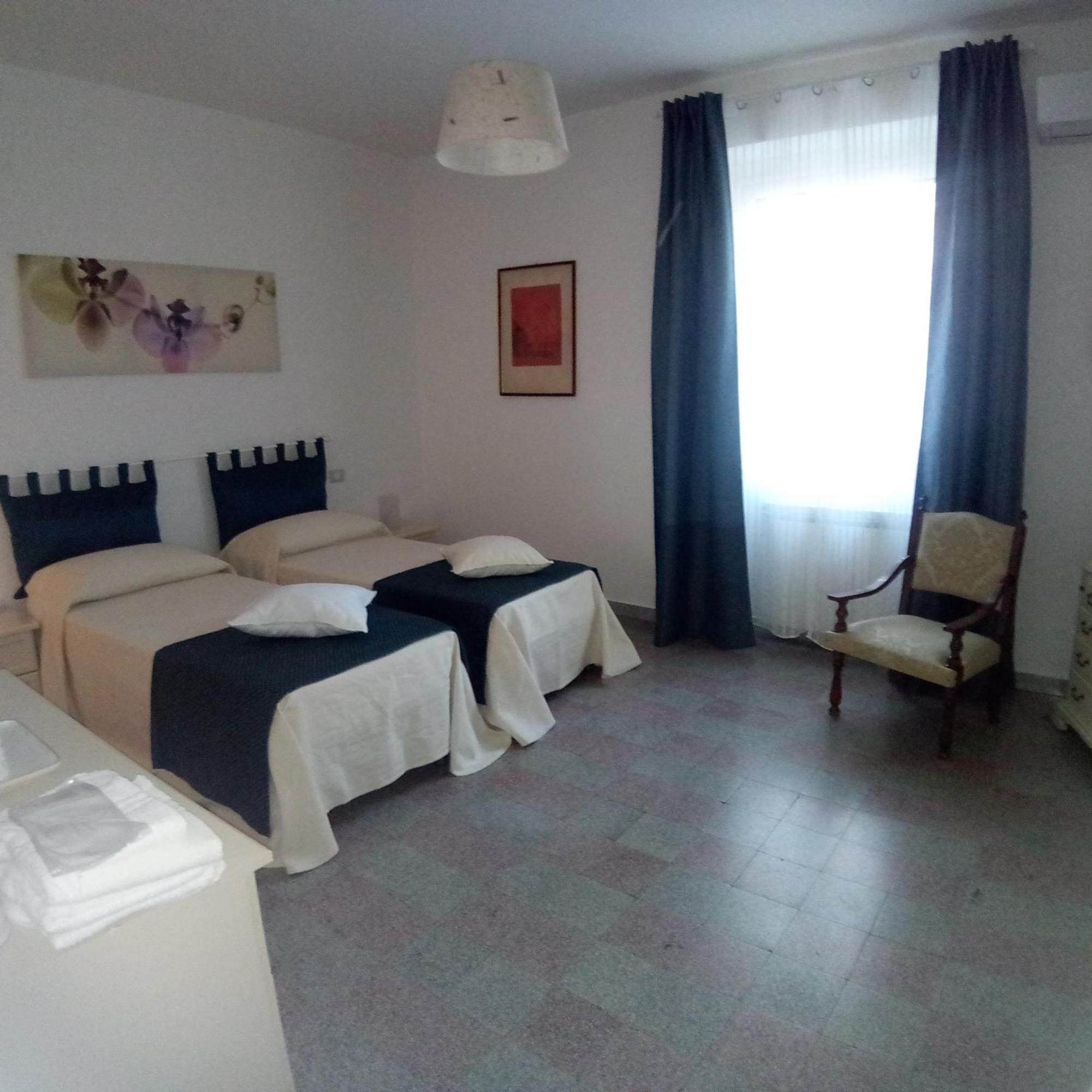 Corsomessina64 Bed & Breakfast Crotone Bagian luar foto